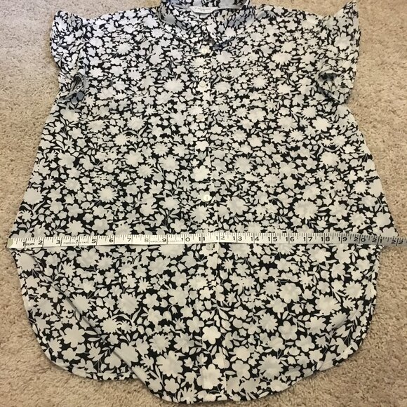Denver Hayes B&W Floral Chiffon Flutter Sleeve Tie Hem Button Up Blouse - Picture 14 of 16